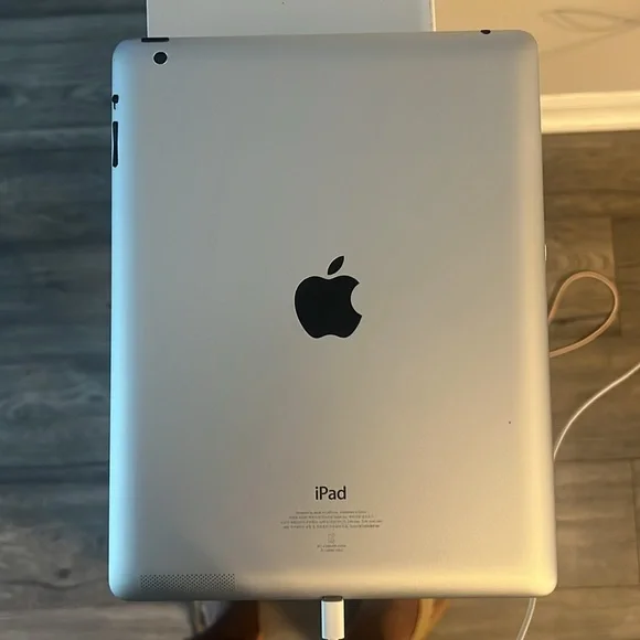 3rd Generation IPad - Picture 2 of 2
